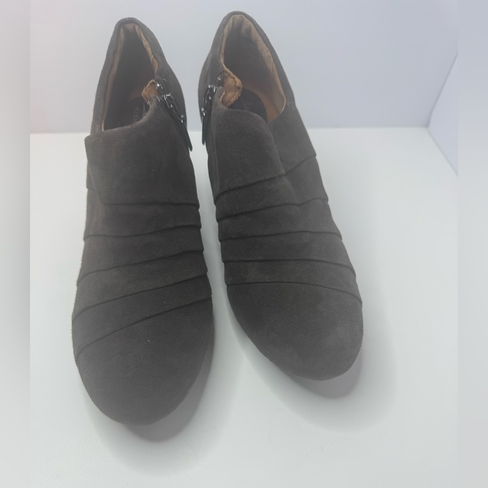 Clarks Society Gown Pewter Suede Ankle Booties Size 8M